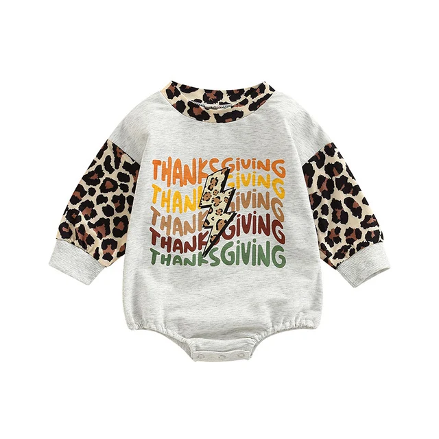 Macacão infantil estampa patchwork de leopardo manga longa gola redonda. Conforto e estilo para bebês e crianças. Ideal para brincar. — foto 1