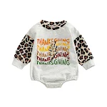 Macacão infantil estampa patchwork de leopardo manga longa gola redonda. Conforto e estilo para bebês e crianças. Ideal para brincar. — foto 1