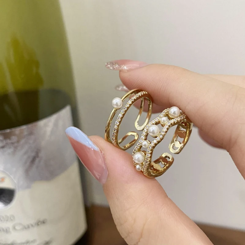 Anel simples com pérola e diamantes para mulheres Uma joia elegante para usar em qualquer ocasião. Realce sua beleza com este anel refinado e deslumbrante — foto 6