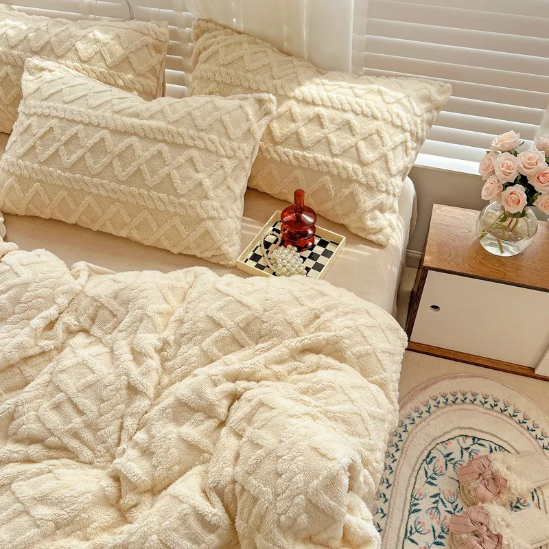 Four-Piece Bed Set Thickened Warm Milk Fiber for ultimate comfort and warmth. Experience a cozy and restful sleep enviro — photo 2