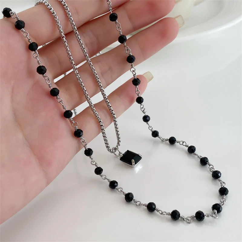 Colar gêmeo de ónix preto de camada dupla. Um acessório elegante para casais, um presente especial e uma declaração de estilo sofisticada e moderna. — foto 4
