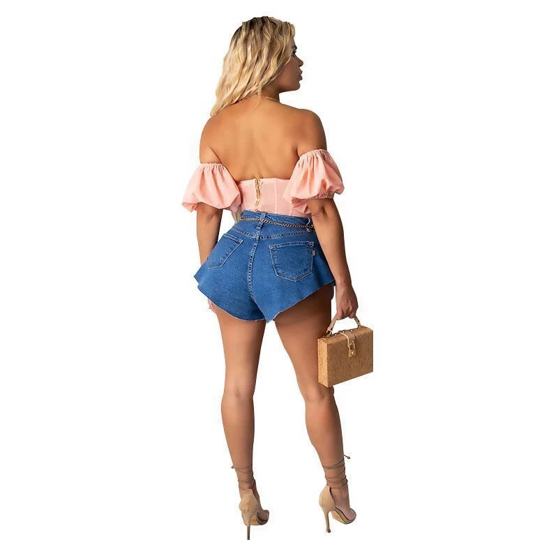 Shorts jeans de perna larga, estilo confortável e moderno. Perfeitos para o verão, fáceis de combinar e com um caimento que valoriza a silhueta. — foto 3