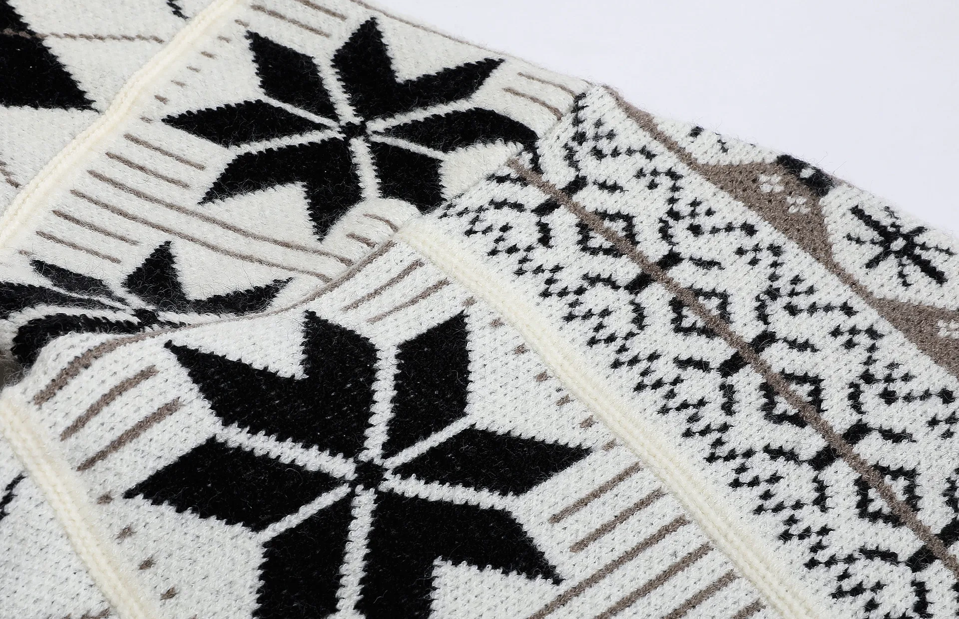 Maglione da uomo con motivo a fiocco di neve in stile giapponese, comodo e caldo. Perfetto per l'inverno, ideale per un look casual e alla moda. — foto 4