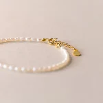 Contas de Pérolas Simples, Elegantes e Compactas. Acessório perfeito para adicionar sofisticação e um toque clássico a qualquer look com facilidade. — foto 3