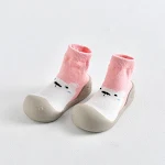 Meias infantis para chão com sapatos de cabeça grande, sola de borracha, passo leve. Conforto e segurança para seus pequenos. — foto 10