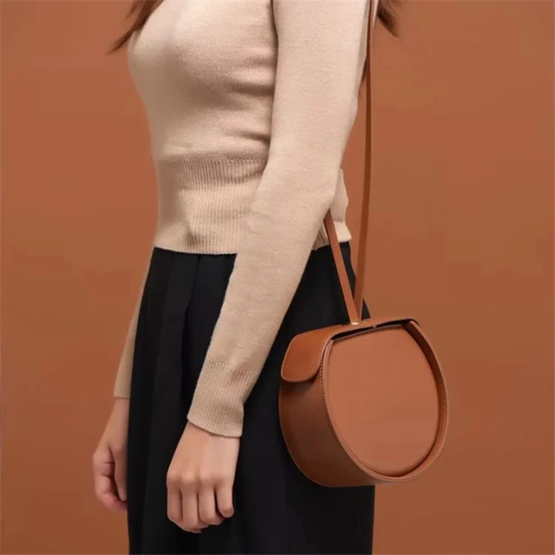 Drawstring portable diagonal shoulder bag for everyday use. Lightweight, secure, and comfortable to carry your essential — photo 4