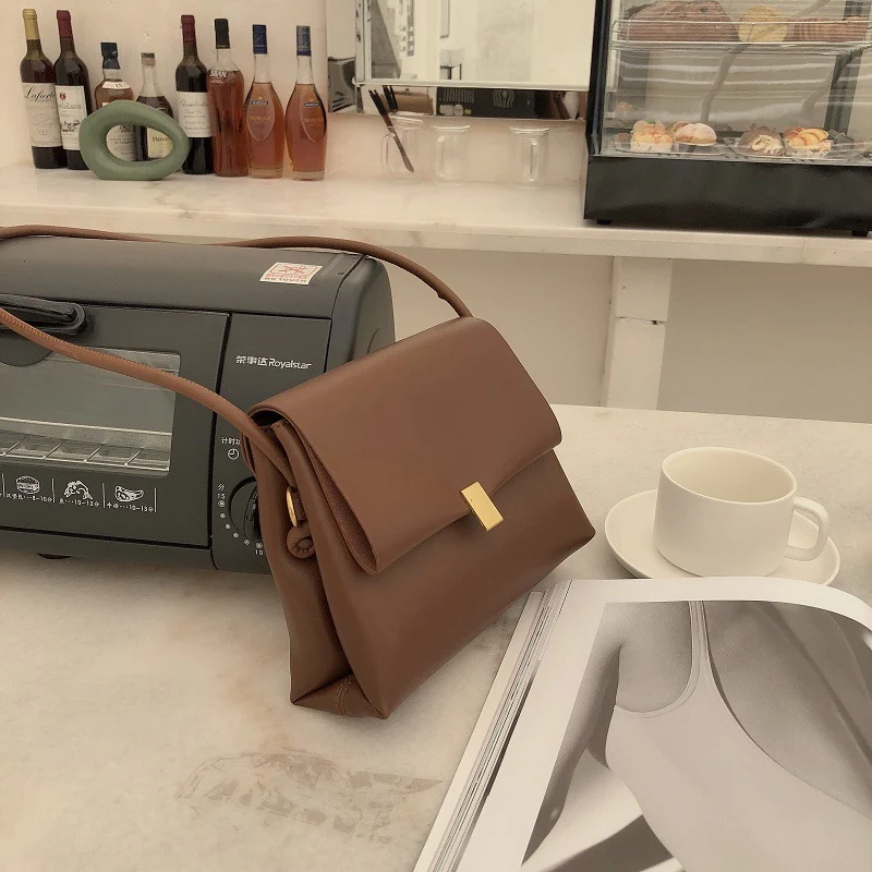 New Korean Style Soft Leather Retro Shoulder Bag, a fashionable and versatile messenger bag. An all-match bag to elevate — photo 1