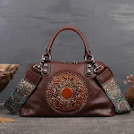 Bolso de mano de negocios para mujer, cuero vacuno de primera capa, cremallera, bolso de hombro, gran capacidad, diseño retro con tótem, perfecto para trabajo. — foto 1