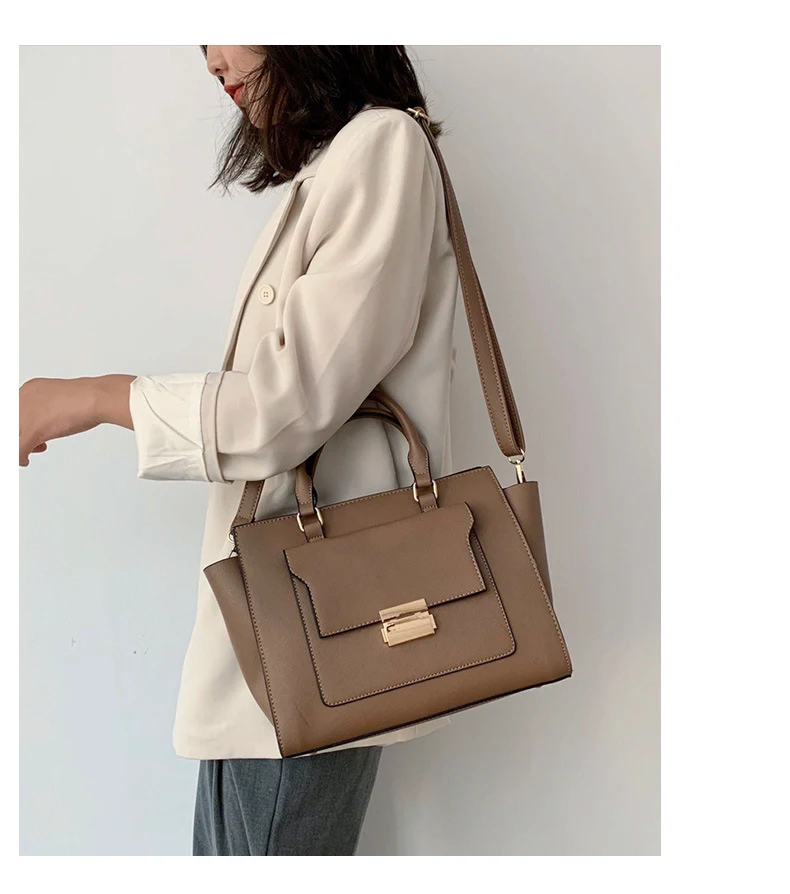 Bolsa feminina transversal de ombro, elegante e funcional. Perfeita para o dia a dia, oferece praticidade e estilo, ideal para carregar seus pertences com conforto. — foto 18