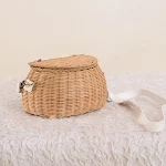 Bolsa pura tecida à mão em rattan e vime com trama diagonal, ideal para compras, praia ou como um acessório elegante e natural para o seu dia a dia. — foto 1