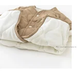 Herfst- en Winter Gewatteerde Katoenen Fleecegevoerde Warme Baby Jumpsuit. Houdt je baby warm, comfortabel en beschermd tijdens de koude dagen. — foto 16