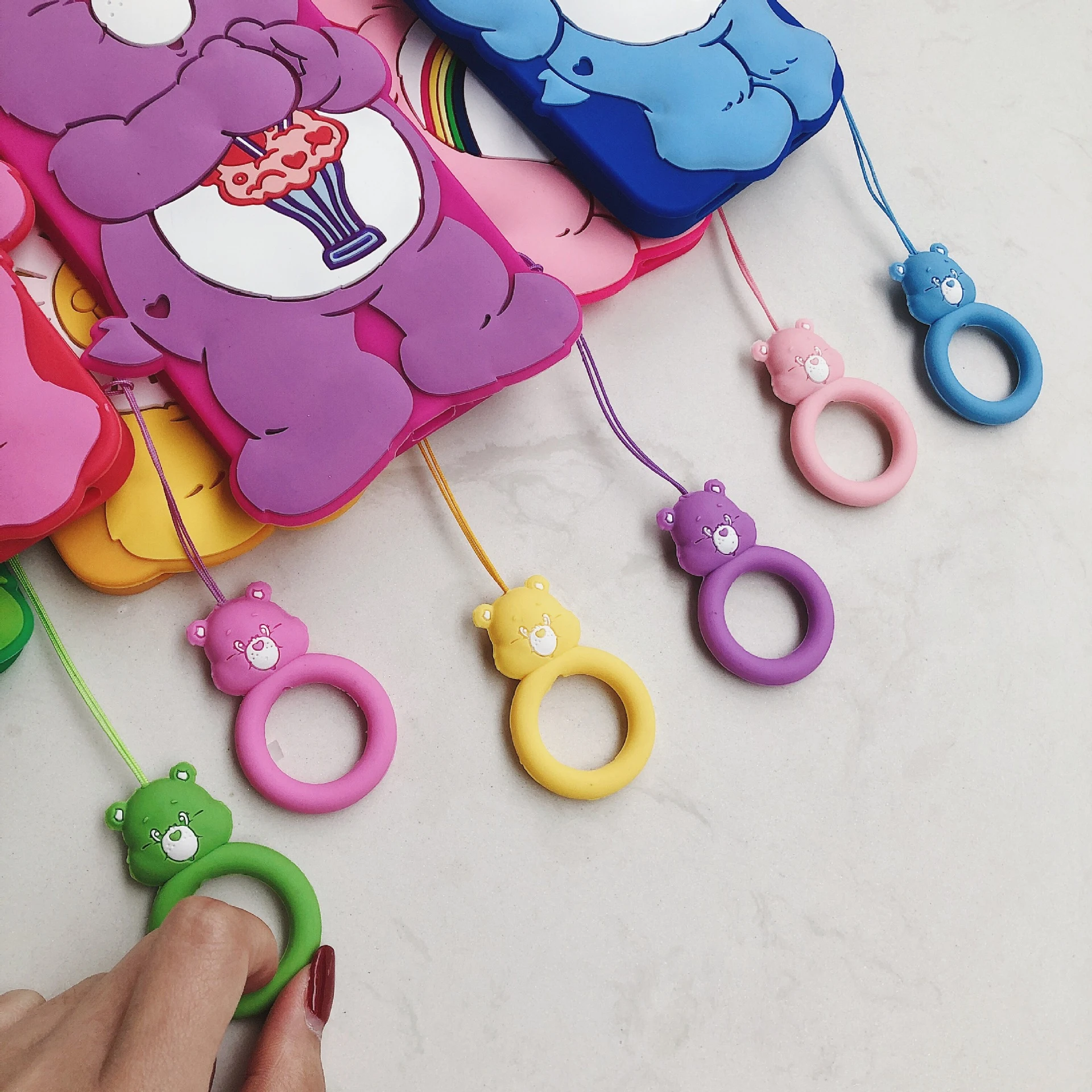 Title 8, Capinha de celular urso arco-íris de desenho an...