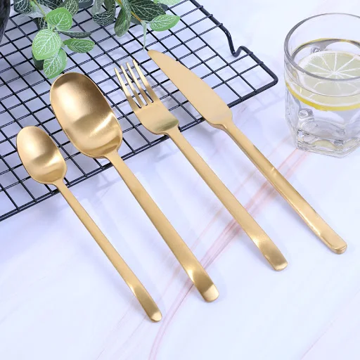 Title 2, Conjunto de talheres ocidental dourado de quatr...
