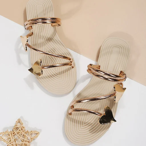Title 5, Modieuze Sandalen met Metalen Hartdecoratie, vo...