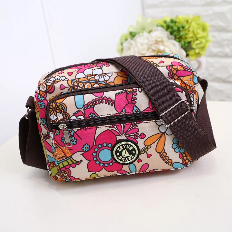 One-shoulder mother's small floral cloth bag perfect for carrying essentials. Stylish and comfortable, ideal for everyda — photo 6