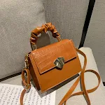 Bolsa Messenger Pequena Quadrada com Corrente, Tendência de Cor Sólida. Leve seus itens essenciais com estilo e praticidade no dia a dia. — foto 5