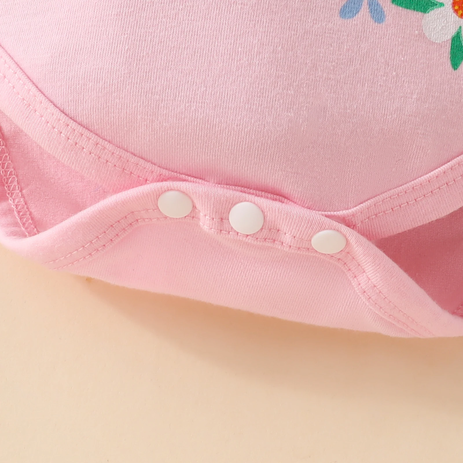 Conjunto de shorts e manga curta de verão para bebê, fofo e adorável, perfeito para os dias quentes e brincadeiras sob o sol. — foto 6