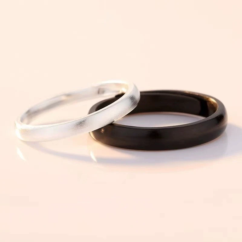 Anel Bucal de Prata Amor Entrelaçado Casal Design Exclusivo para Celebrar o Amor Eterno Presente Perfeito para Momentos Especiais e Românticos — foto 4
