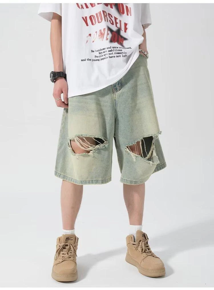 Shorts de jeans rasgados masculinos, soltos e modernos. Conforto e estilo para o seu verão com esses shorts perfeitos para um look despojado e estiloso. — foto 2
