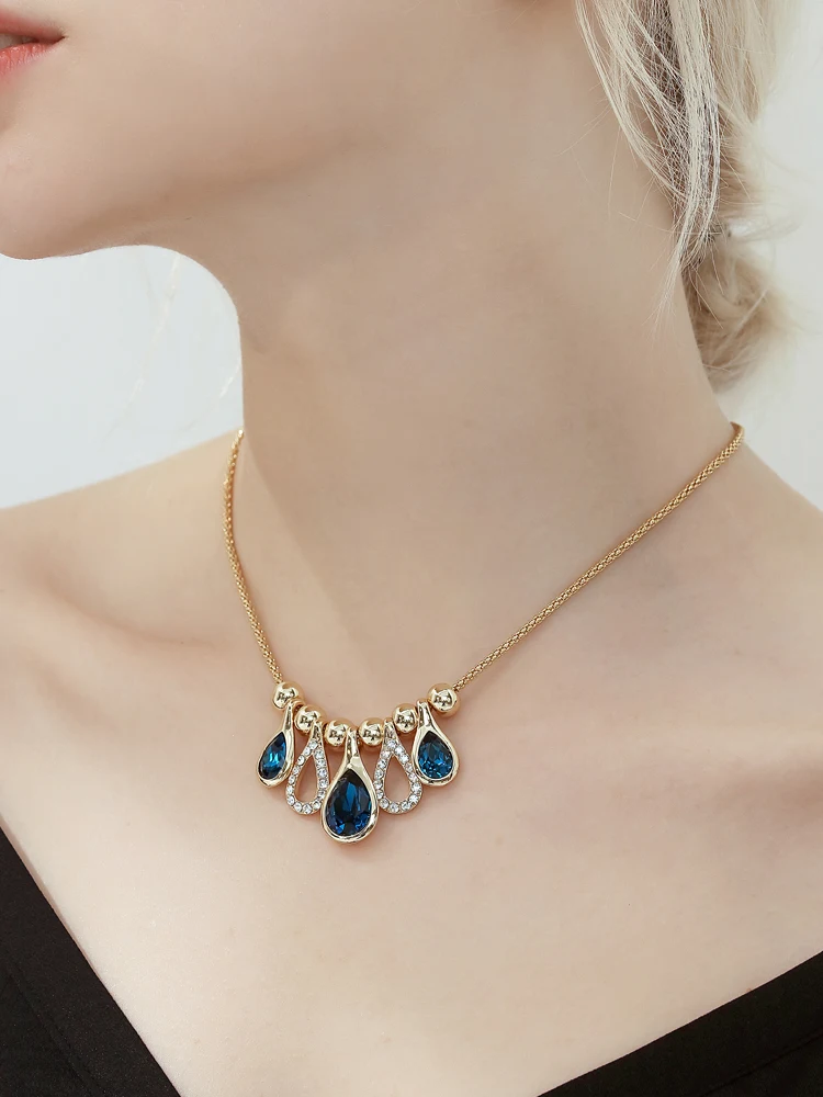 Korte trui ketting Verfijn je stijl met dit elegante accessoire. Voeg een subtiele touch toe aan je outfit en geef je trui een upgrade. — foto 1