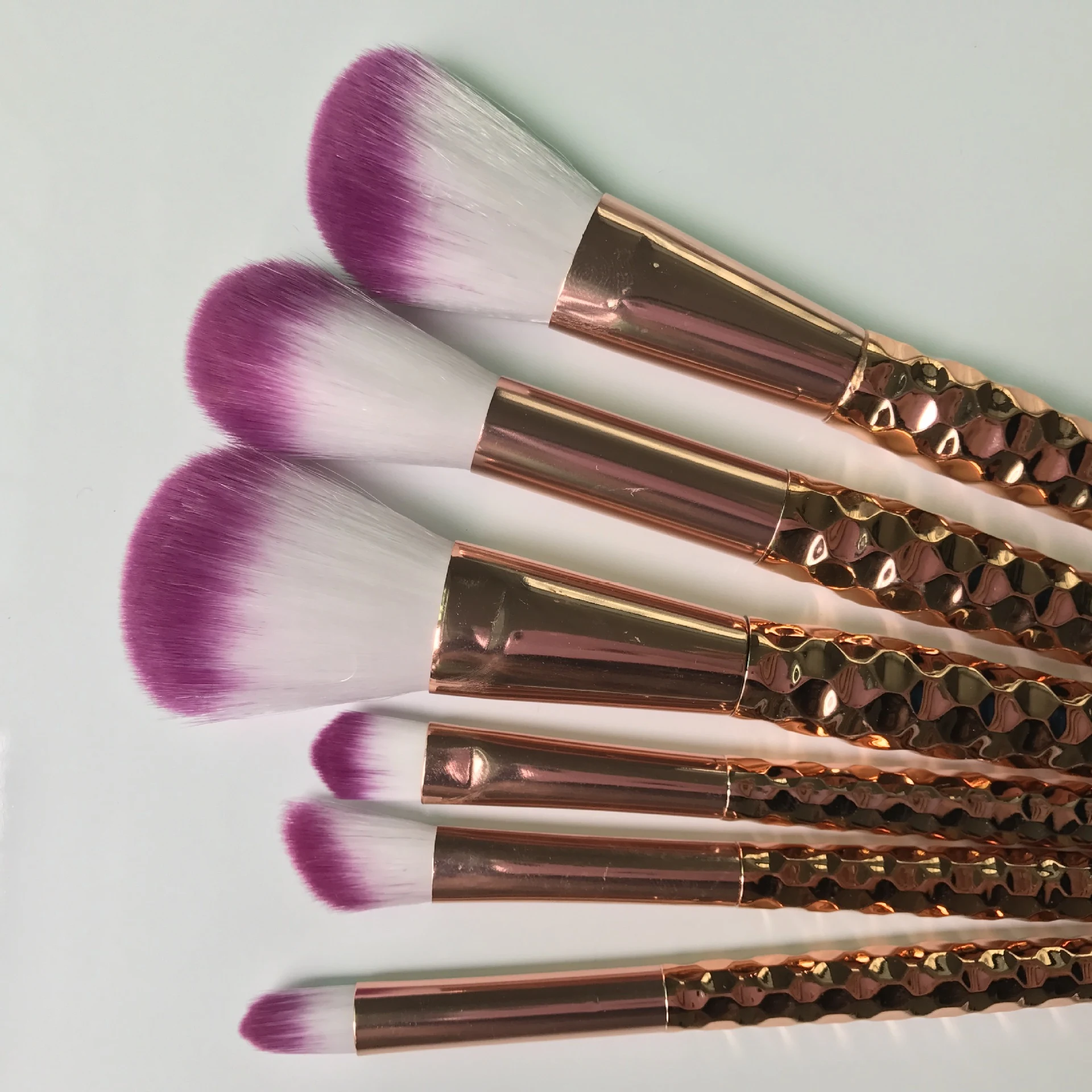 Title 7, 6 Fish Scales Honeycomb Makeup Brush for flawle...