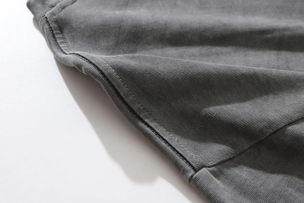 Gewassen, lange mouwen T-shirt voor heren, ideaal voor dagelijks gebruik. Zachte stof, comfortabele pasvorm, casual stijl, perfect voor een relaxte look. — foto 9