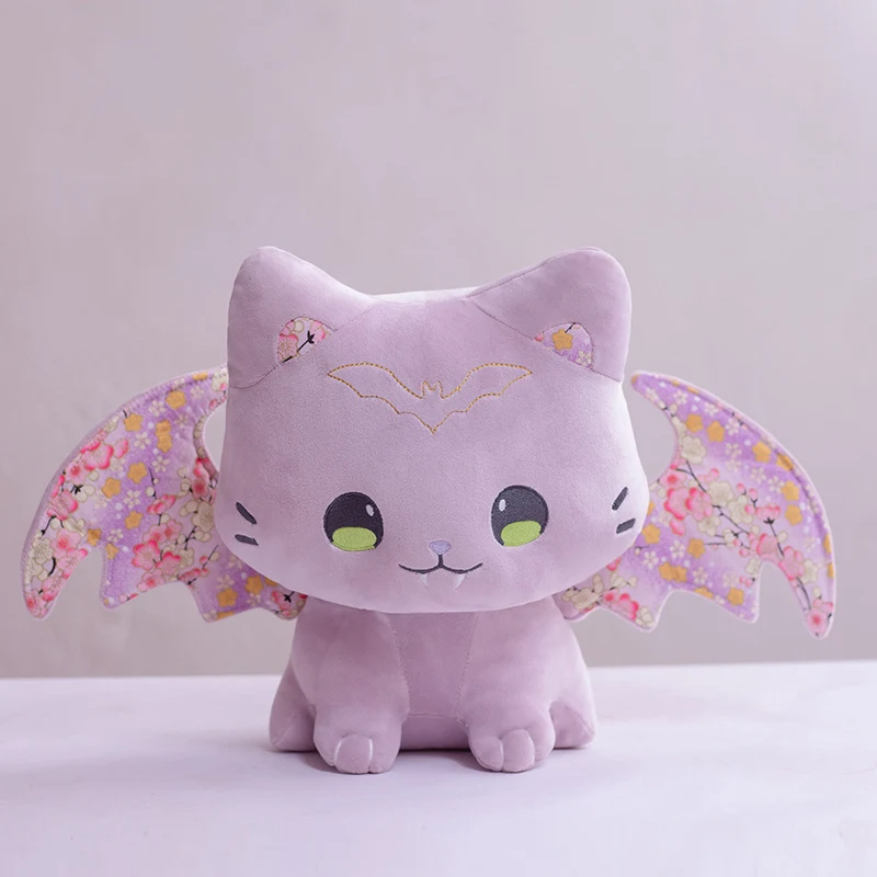 Pelúcia de gato com asas fofa para crianças. Macia, abraçável, e ideal para brincar e decorar o quarto. Um presente perfeito para os pequenos. — foto 3