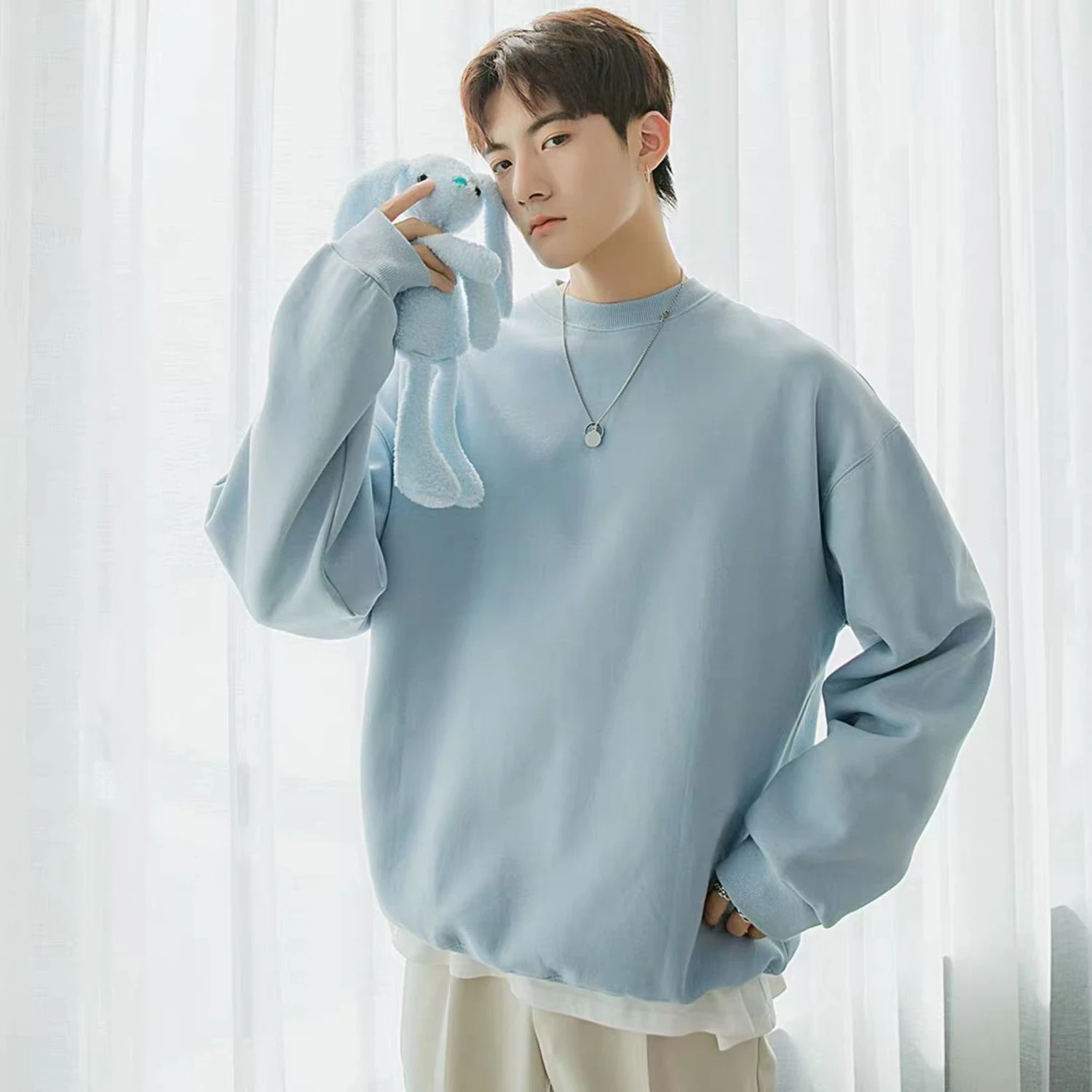 Title 7, Loose blue round neck bear mens sweater, comfo...