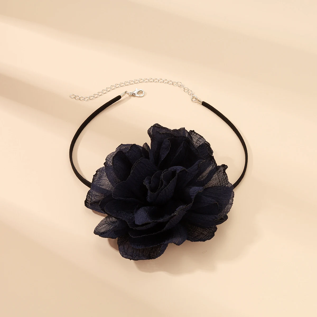 Colar de influencer online de estilo criativo com flores populares. Destaque-se nas redes sociais com esse acessório único e estiloso. — foto 4