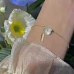 Pulseira Pétala Feminina Sofisticada Design Exclusivo e Delicado Estilo Luxuoso com Detalhes Únicos Presente Perfeito para Amigas — foto 2