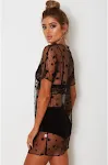 Sensuale maglietta da donna nera con stelle, girocollo, maniche corte e mesh trasparente, perfetta per un look seducente e alla moda. — foto 4