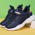 Nieuwe witte leren kindersneakers. Comfortabel, duurzaam en stijlvol. Ideaal voor dagelijks gebruik en om in te spelen. Bestel nu! — foto 4