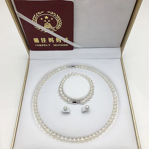 Title 1, Regalo per la collana di perline