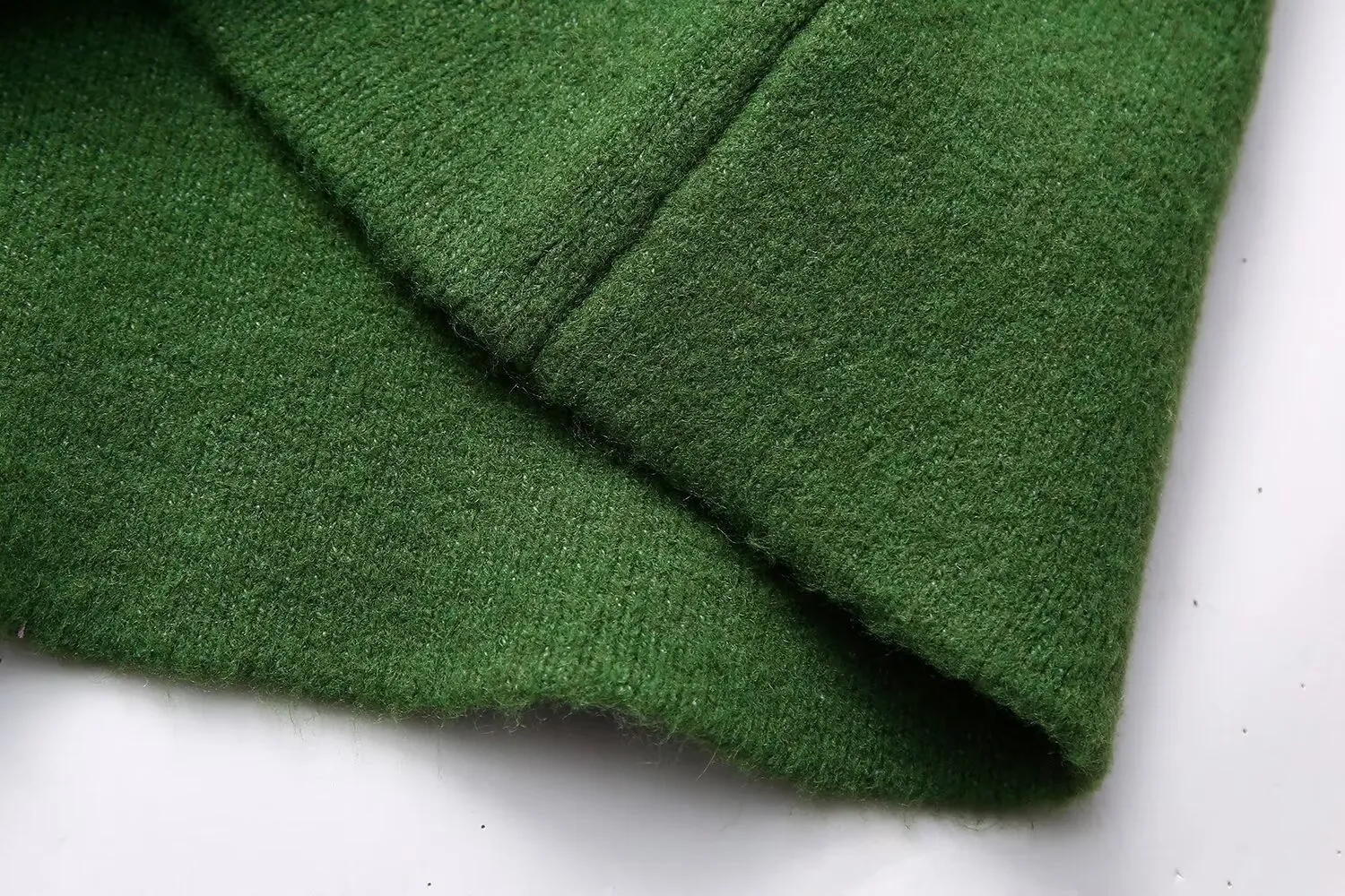 Title 23, Ripppullover-Pullover-Rockanzug mit hoher Taille