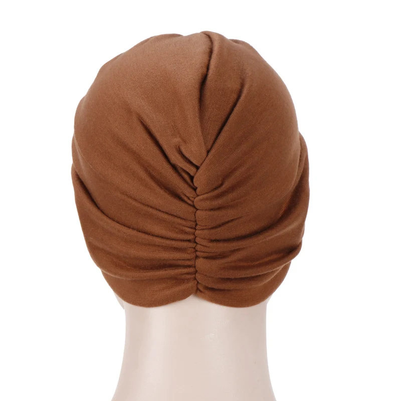 Chapéu indiano com base em cores doces cruzadas, perfeito para estilo e conforto. Um acessório único e elegante para qualquer ocasião. — foto 5