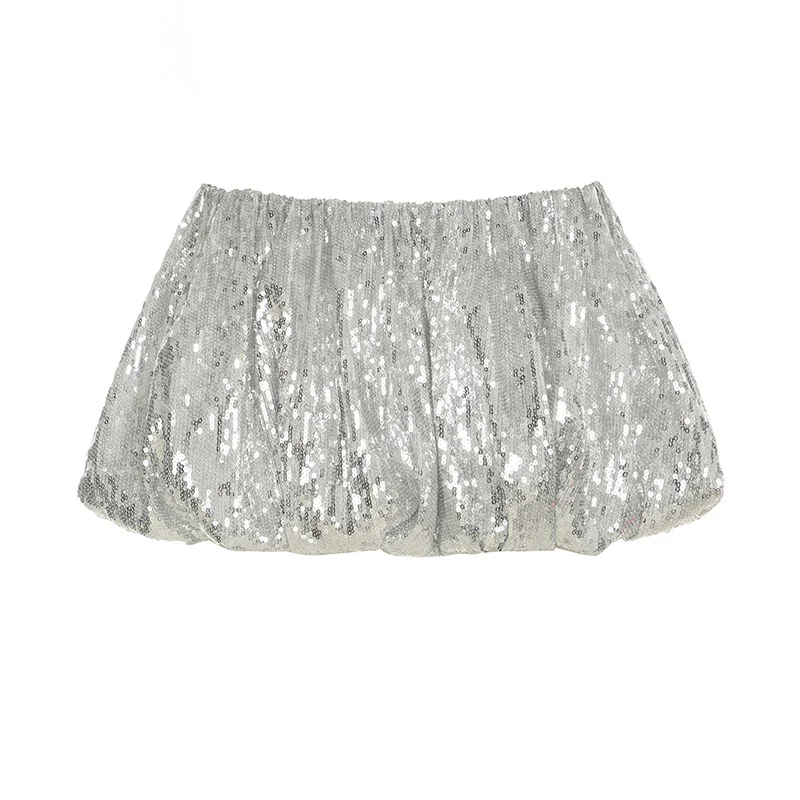 Fashion Street Hot Girl Payetli Balon Etek, sokakta dikkat çekmek ve parlamak isteyen modaya uygun kızlar için göz alıcı bir görünüm. — Fotoğraf 1