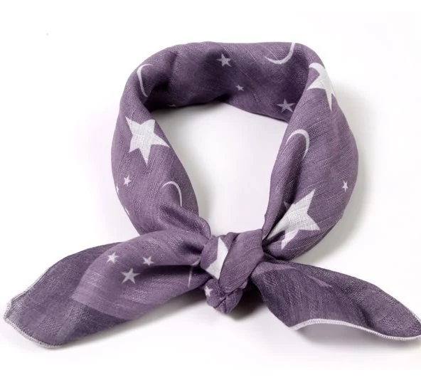 Sciarpa da uomo abbinabile in seta sottile giovanile. Un accessorio versatile, leggero e ideale per ogni occasione. Perfetta per completare il tuo look con stile. — foto 2