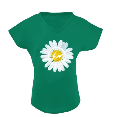 Camiseta Daisy com decote em V solto e mangas curtas. Perfeita para o verão, oferece conforto e estilo casual em uma peça versátil. — foto 3