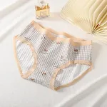 Cartoon schattig klein beer studenten ondergoed voor meisjes. Comfortabel, ademend en een schattig design. Perfect voor dagelijks gebruik. — foto 4