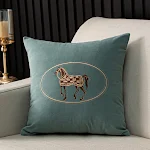 Capa de almofada bordada à mão com estampa de cavalo, decorativa e confortável para sofá ou cama, ideal para decoração e relaxamento. — foto 5