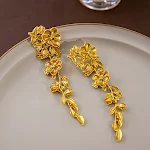 Brincos femininos retrô com borla e flores tridimensionais. Um acessório charmoso que adiciona um toque vintage e sofisticado. — foto 6