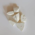 1PC Cuttlefish Bone Pieces Wind Chimes String Parrot Bird Teeth Grinding Calcium Grinding Demineralized Gnawing Equipmen — photo 2