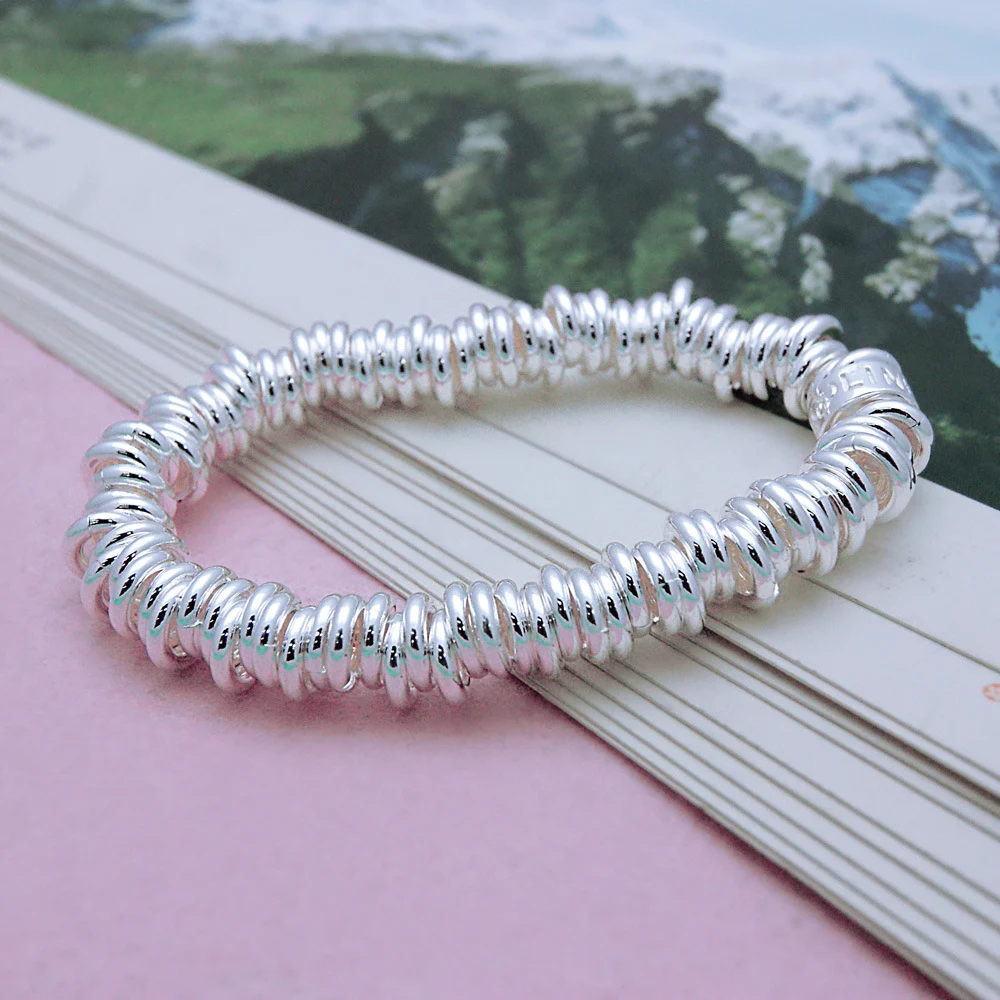 Bracciale da donna placcato argento con cento cerchi, accessorio elegante e versatile per completare ogni outfit, leggero, comodo e perfetto per ogni occasione. — foto 8