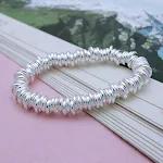Bracciale da donna placcato argento con cento cerchi, accessorio elegante e versatile per completare ogni outfit, leggero, comodo e perfetto per ogni occasione. — foto 8