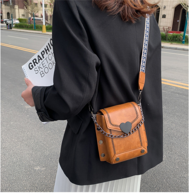 Simple and Popular Net Red Fashion Messenger Bag, perfect for everyday use. Stylish and practical, carry your essentials — photo 8