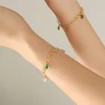 Pulseira fashion com aço titânio e banho de ouro, cores vibrantes para um toque estiloso e elegante em seu visual. — foto 1