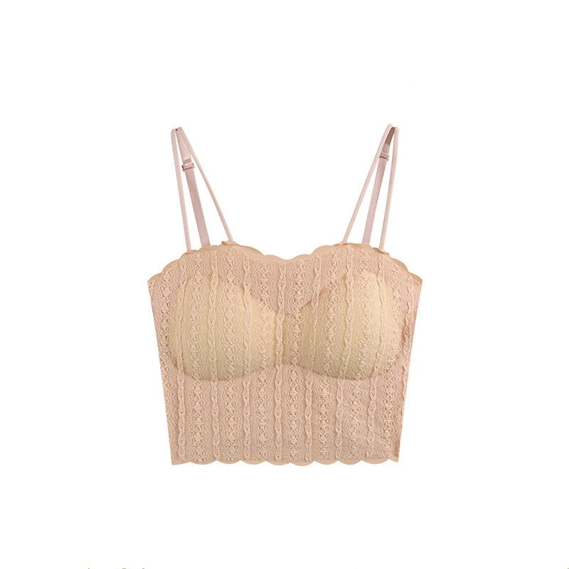 Franse Spice Girl in een strapless top met een prachtige rug. Ervaar elegantie en flair met dit stijlvolle en verleidelijke kledingstuk. — foto 2