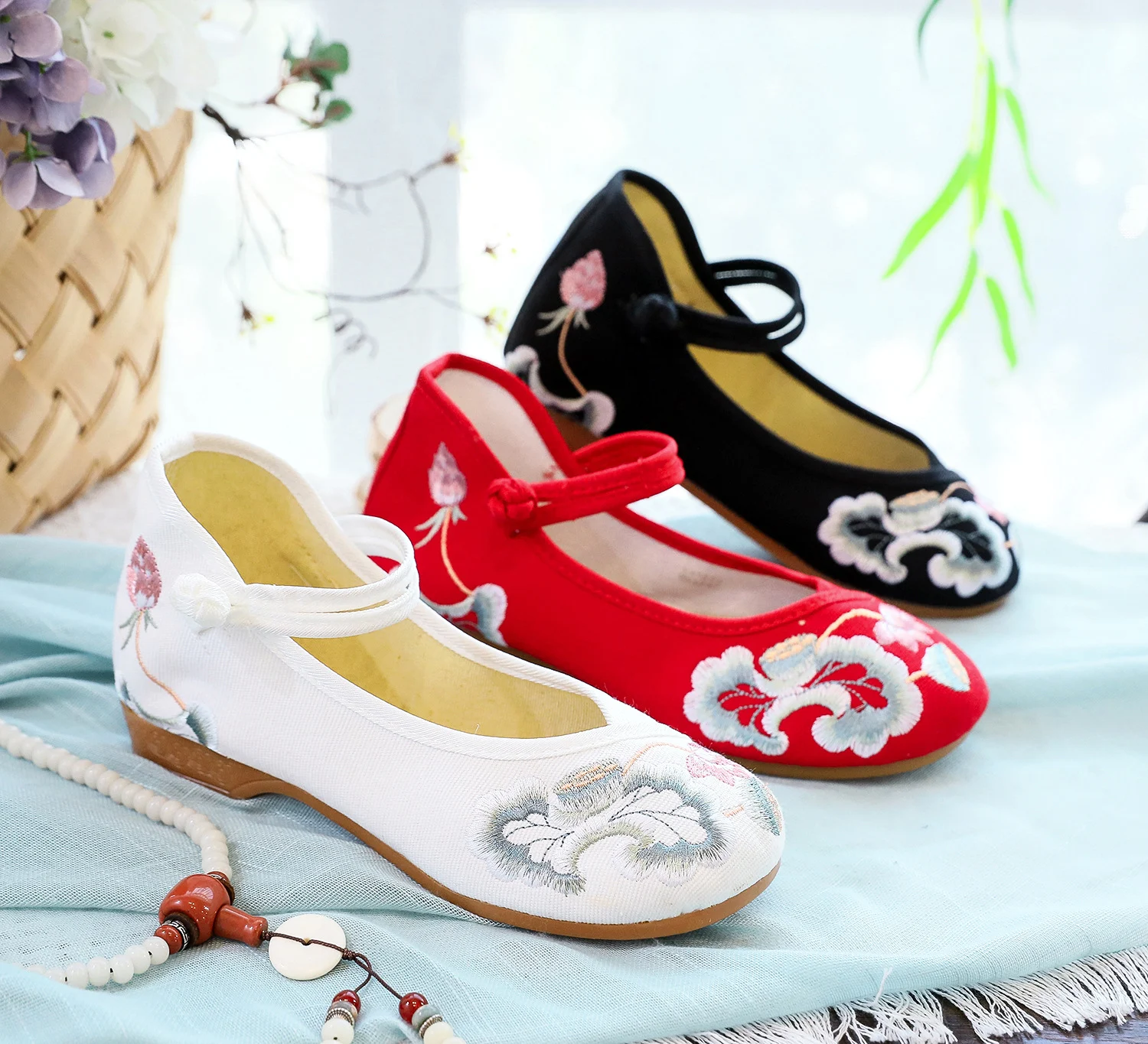 Embroidered Flower Pumps for Women, designed to match your Cheongsam. Enhance your style with these elegant and traditio — photo 42