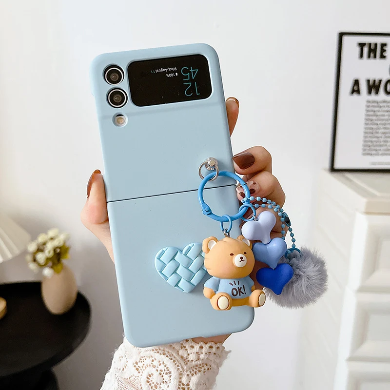 Title 4, Capinha de celular com pompom, strass e coração...