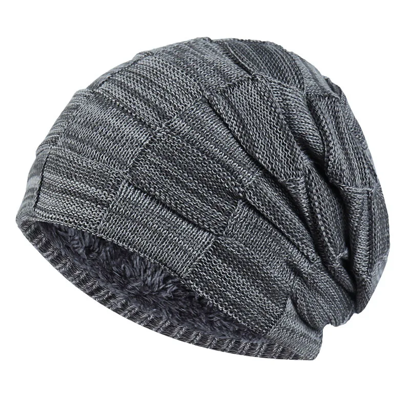 Gorro Fashion Plus de veludo grosso e tricotado, quente e estiloso, ideal para o inverno. Conforto e proteção contra o frio garantidos. — foto 3